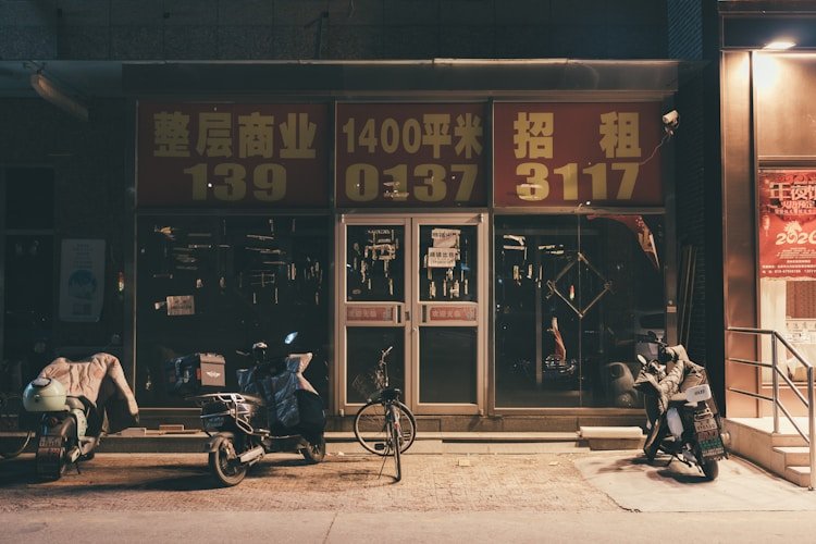 张颂文新剧猎冰剧照